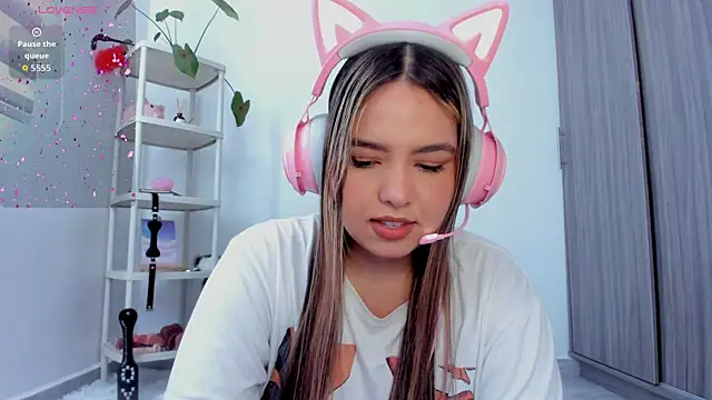 Alana Banana  online show from 10.02.25