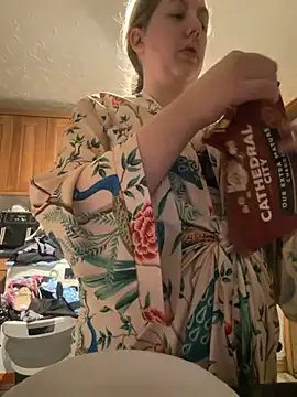 Snapshot of Missmissymee chatting on 10.04.25 Missmissymee online show from 10.04.25