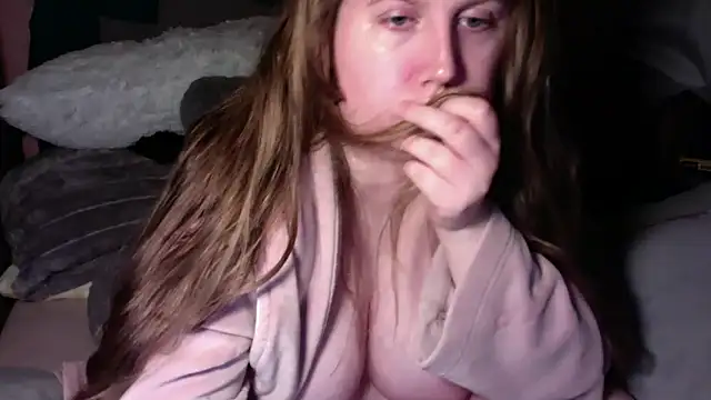 Snapshot of Missmissymee chatting on 10.25.25 Missmissymee online show from 10.25.25