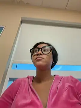 LuckyKhloe online show from 10.04.25