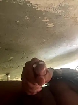 Snapshot of VIPMALLUBOY chatting on 10.24.25 VIPMALLUBOY online show from 10.24.25