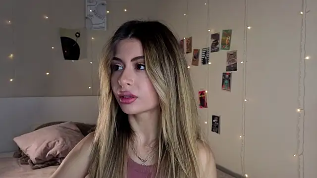 Snapshot of GeorginaHarn chatting on 10.22.25 GeorginaHarn online show from 10.22.25