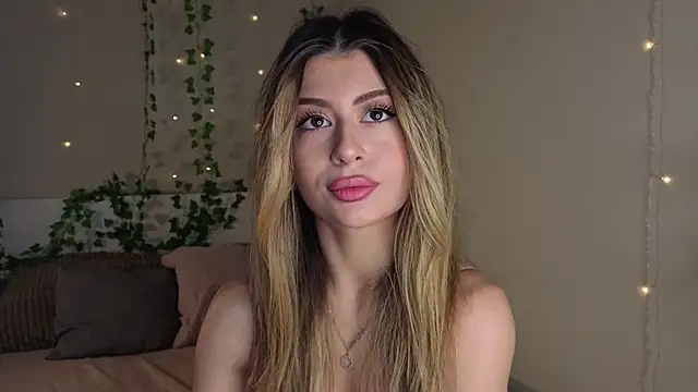 Snapshot of GeorginaHarn chatting on 11.02.25 GeorginaHarn online show from 11.02.25