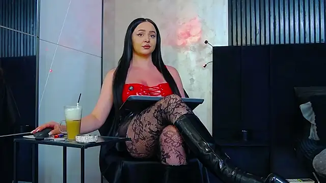Snapshot of wickeddenise chatting on 06.18.26 wickeddenise online show from 06.18.26