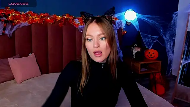 EvelynPoole online show from 10.24.25