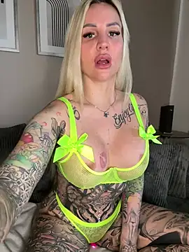 CoraDiamond online show from 02.10.26