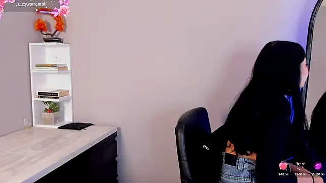 Snapshot of Emma__clark_ chatting on 10.01.25 Emma  clark  online show from 10.01.25