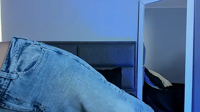 Snapshot of Emma__clark_ chatting on 10.04.25 Emma  clark  online show from 10.04.25