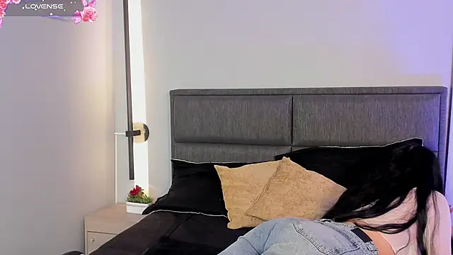 Snapshot of Emma__clark_ chatting on 10.08.25 Emma  clark  online show from 10.08.25