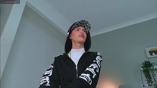 Nickifox   online show from 10.08.25