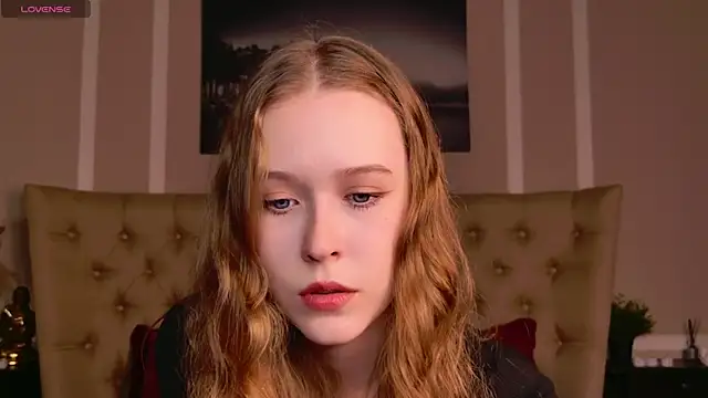 Snapshot of MandyMils chatting on 10.12.25 MandyMils online show from 10.12.25