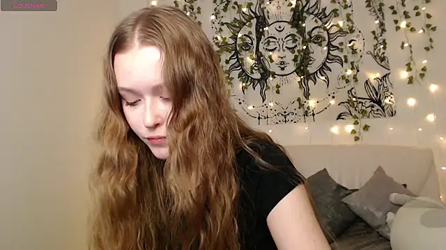 Snapshot of MandyMils chatting on 10.24.25 MandyMils online show from 10.24.25