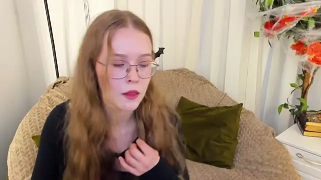 Snapshot of MandyMils chatting on 10.25.25 MandyMils online show from 10.25.25