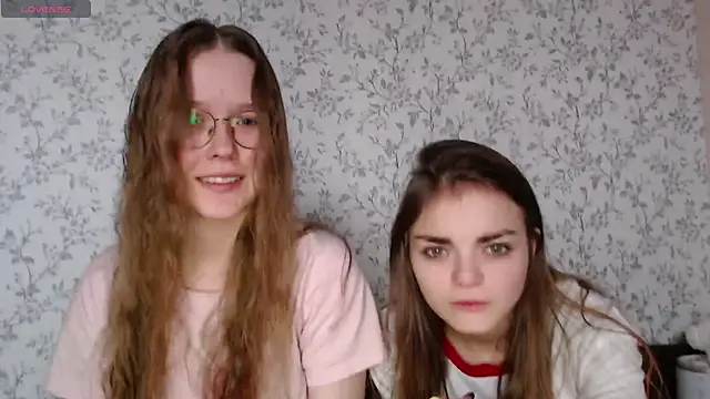 Snapshot of MandyMils chatting on 11.01.25 MandyMils online show from 11.01.25