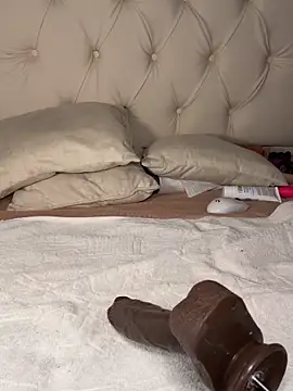 Danicute  online show from 10.24.25