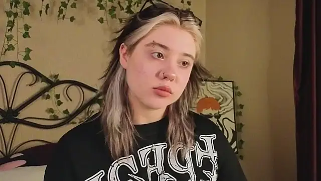 IrisSoCute online show from 10.29.25