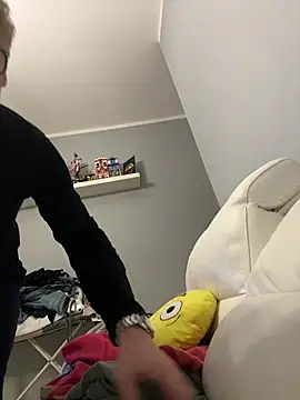 Axl hot online show from 02.25.26