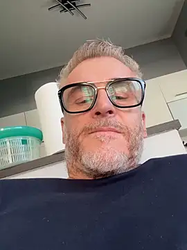 Axl hot online show from 03.29.26