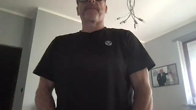 Axl hot online show from 05.30.26