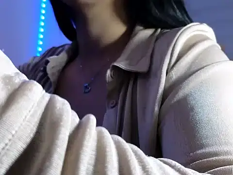 Snapshot of feraveline chatting on 10.19.25 feraveline online show from 10.19.25