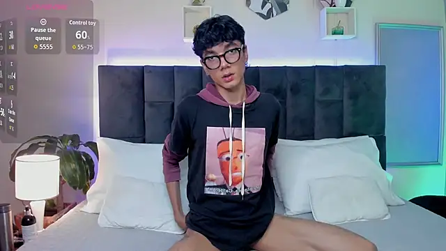 Phillicious   online show from 10.03.25