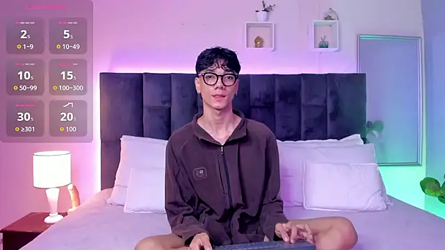 Phillicious   online show from 01.06.26