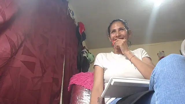 Snapshot of gattycahot chatting on 10.01.25 gattycahot online show from 10.01.25