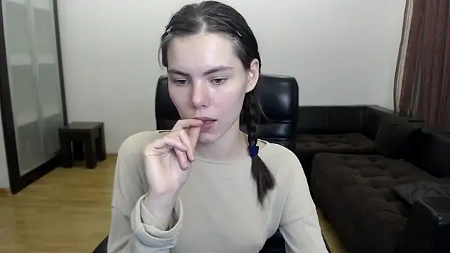 AmelieReve online show from 10.18.25