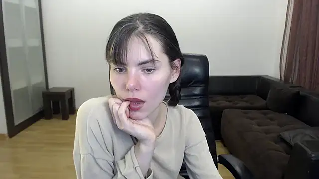 AmelieReve online show from 10.21.25