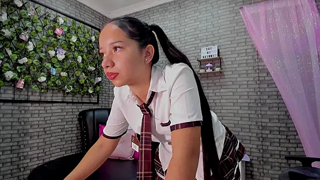 akimy teen online show from 10.24.25