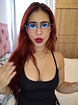 sarah lark  online show from 10.03.25