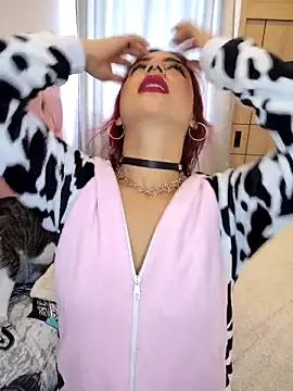 sarah lark  online show from 10.10.25