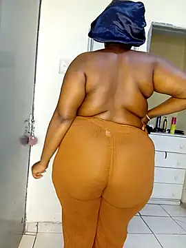 Snapshot of QUEEN_DIVAXX chatting on 10.13.25 QUEEN DIVAXX online show from 10.13.25