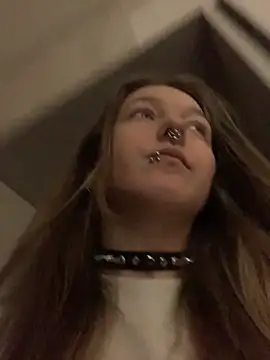 Snapshot of VesnaCrystal chatting on 11.16.25 VesnaCrystal online show from 11.16.25