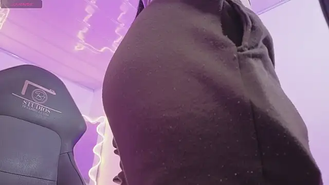 ZURY TAY online show from 04.15.26