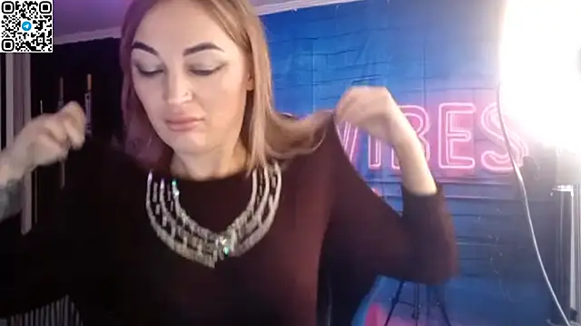 Blonde Temptation online show from 10.27.25