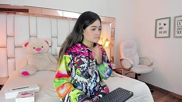 Snapshot of ValeriaPrado chatting on 09.27.25 ValeriaPrado online show from 09.27.25