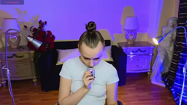 Kelly Cartier online show from 10.10.25