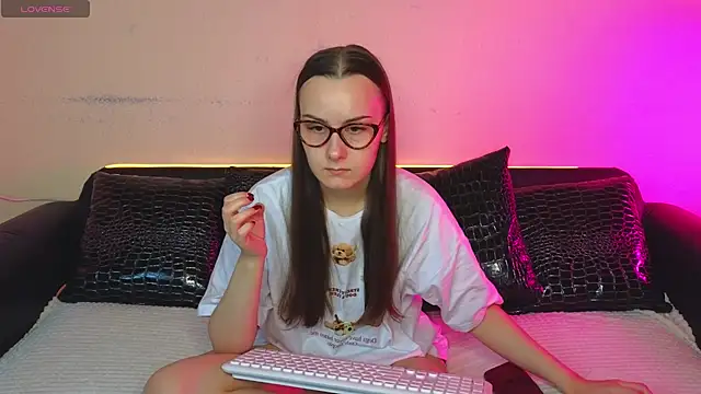 Kelly Cartier online show from 10.14.25