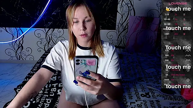 RoyAngela online show from 10.11.25