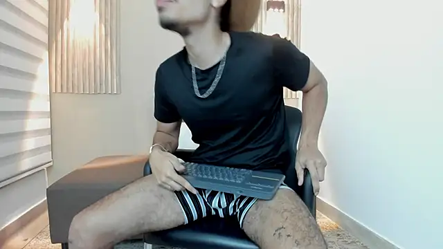 Snapshot of PETER_CONORR chatting on 09.17.25 PETER CONORR online show from 09.17.25