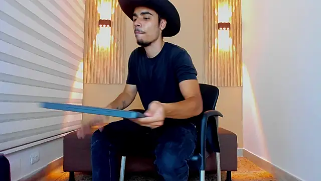 Snapshot of PETER_CONORR chatting on 10.06.25 PETER CONORR online show from 10.06.25