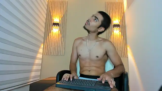 Snapshot of PETER_CONORR chatting on 10.08.25 PETER CONORR online show from 10.08.25