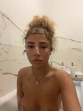 Snapshot of Aurorajadex chatting on 10.10.25 Aurorajadex online show from 10.10.25