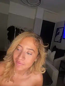 Snapshot of Aurorajadex chatting on 10.18.25 Aurorajadex online show from 10.18.25