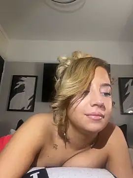 Snapshot of Aurorajadex chatting on 10.21.25 Aurorajadex online show from 10.21.25