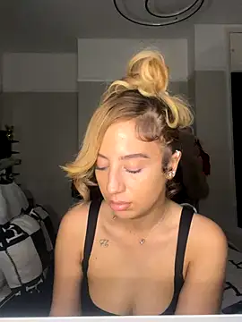 Snapshot of Aurorajadex chatting on 10.22.25 Aurorajadex online show from 10.22.25