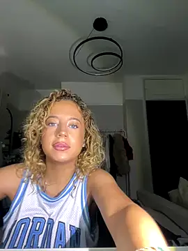 Snapshot of Aurorajadex chatting on 10.24.25 Aurorajadex online show from 10.24.25