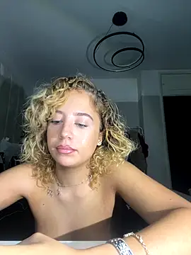 Snapshot of Aurorajadex chatting on 10.26.25 Aurorajadex online show from 10.26.25