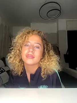 Snapshot of Aurorajadex chatting on 10.27.25 Aurorajadex online show from 10.27.25